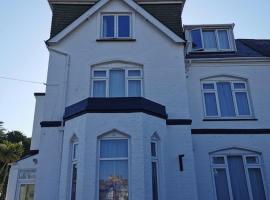 Coombe Lodge Holiday Flats, hotel di Paignton