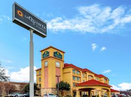 La Quinta by Wyndham DFW Airport West - Bedford: Bedford şehrinde bir otel