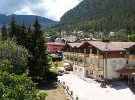 Hotel Garni Relax, hotell i Fai della Paganella