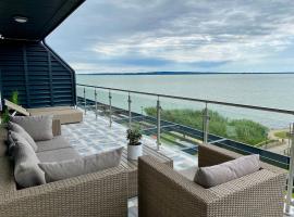 Royal Blue - luxurious flat with 5-star view over Lake Balaton, hotel i Keszthely