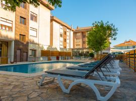 Apartamentos Los Arces、イスラのホテル