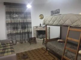 Dimitris house، فندق في كالامباكا