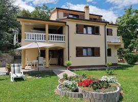 Apartman Lori, hotel di Lovran