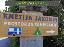 Camping Jakomin, готель у місті Копер