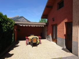 Maison mitoyenne avec terrasse, hotel din Villar-Saint-Pancrace