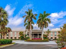 La Quinta by Wyndham Naples Downtown, hotel di Naples