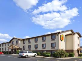 Super 8 by Wyndham Russellville, hotel di Russellville