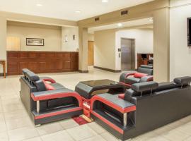 Hawthorn Extended Stay by Wyndham Bloomington, hotel sa Bloomington