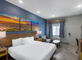 Days Inn & Suites by Wyndham Downtown/University of Houston