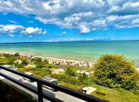 Studio mit Panorama-Meerblick und direkter Strandlage in Scharbeutz: Scharbeutz şehrinde bir otel