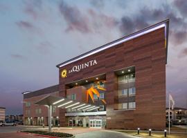 La Quinta Inn & Suites DFW West-Glade-Parks, hotel sa Euless