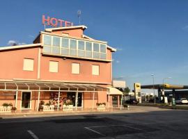 Hotel Trieste, hotel em San Giórgio di Nogaro