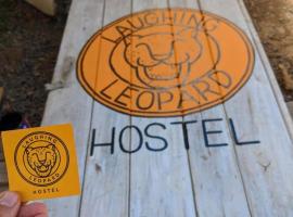 Laughing Leopard Hostel, недорогой отель в Нувара-Элии