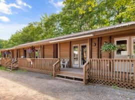 Ingonish Chalets, hotel din Ingonish Beach