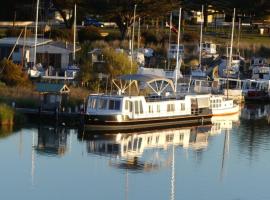 Swamp Fox luxury 2BR Dutch Barge, viešbutis mieste Goolwa