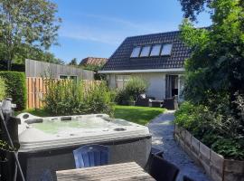 Holiday Home de witte raaf with garden and hottub, hotel a Noordwijk aan Zee