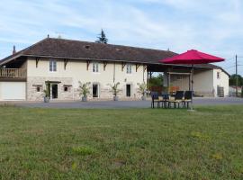 Gites Domaine de la Rochere, hotel a Domsure