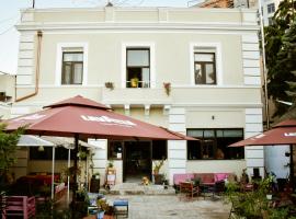 Hostel Durres, хотел, който приема домашни любимци, в Драч