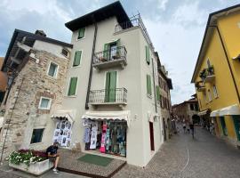 Castello Mavino, hotel a Sirmione