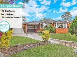 CAMPBELLTOWN HOLIDAY HOME 3 BED + FREE PARKING NCA039, hotel u gradu 'Campbelltown'