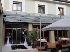 LONDON Boutique hotel & Restaurant, hôtel à Trnava