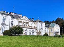 Pokoje Gościnne Pałac w Balicach Instytut Zootechniki PIB, hotel v destinácii Balice