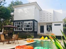 Villa Herrera Puncak, hotel a Puncak