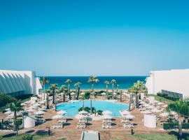 Iberostar Waves Royal Andalus: Chiclana de la Frontera'da bir plaj oteli