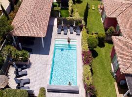 Villas CALA CORSA - 3 et 4 Chambres - CALA ROSSA Porto-Vecchio - Villas entièrement Climatisées avec Piscine Chauffée partagée et Piscines Privées - Internet gratuit，維琪奧港的Villa