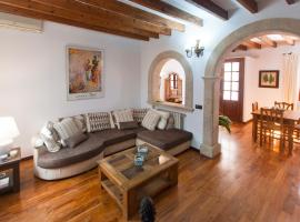 House Es Convent in Alcudia, close to beaches: Alcudia'da bir otel