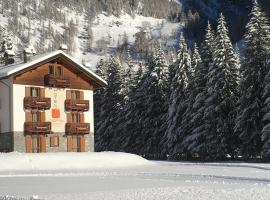 Lo Scoiattolo Hotel, hotel in Gressoney-la-Trinité