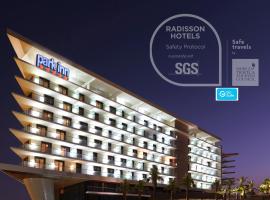 Park Inn by Radisson Abu Dhabi Yas Island, hotel pantai di Abu Dhabi