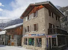 Chalet Le Loup - charming Tignes ski chalet in a superb location