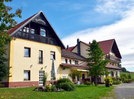 Ferienhotel Wolfsmühle, hotel com piscina em Rodishain