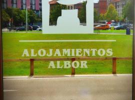 Alojamientos ALBOR I, hotel v mestu Gijón