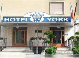 York، فندق في شينيسيلو بالسامو