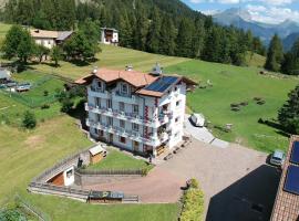 Ciasa Weiss – hotel w mieście Vigo di Fassa