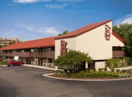 Red Roof Inn Detroit - Dearborn-Greenfield Village, hotel di Dearborn