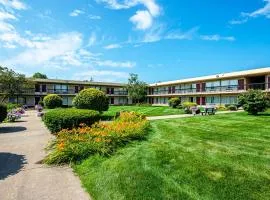 Red Roof Inn and Suites Battle Creek