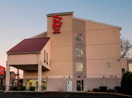 Red Roof Inn & Suites Philadelphia - Bellmawr: Bellmawr şehrinde bir motel