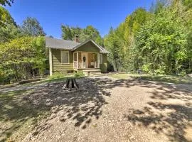 Pet-Friendly Cottage with Fire Pit - 3 Mi to SIU!