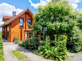 Gemütliches Blockhaus am Wald mit großem Garten, hótel í Waltershausen