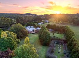 Aylmerton House and Cottage for 14 Southern Highlands – hotel w mieście Mittagong