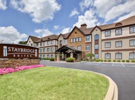 Staybridge Suites Louisville - East, an IHG Hotel, hotel di Louisville