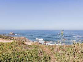 Zambujeira do Mar 4-Bed House Perfect for Families & Friends, hotelli kohteessa Zambujeira do Mar