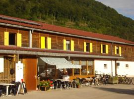 Hostel Le Chandelier, asrama di Saint-Ursanne