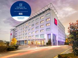 Ramada by Wyndham Amsterdam Airport Schiphol, готель у місті Бадуведорп