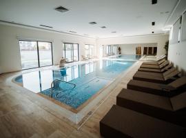 Hotel Barcode Wellness & Spa, hotel com estacionamento em Sombor