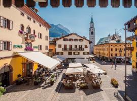 Royal Hotel Cortina: Cortina dʼAmpezzo şehrinde bir otel