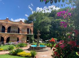 Hotel Real de Huasca: Huasca de Ocampo şehrinde bir havuzlu otel